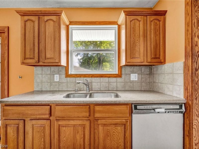 11255 Bobko Boulevard, Parma, OH 44130 Photo 18