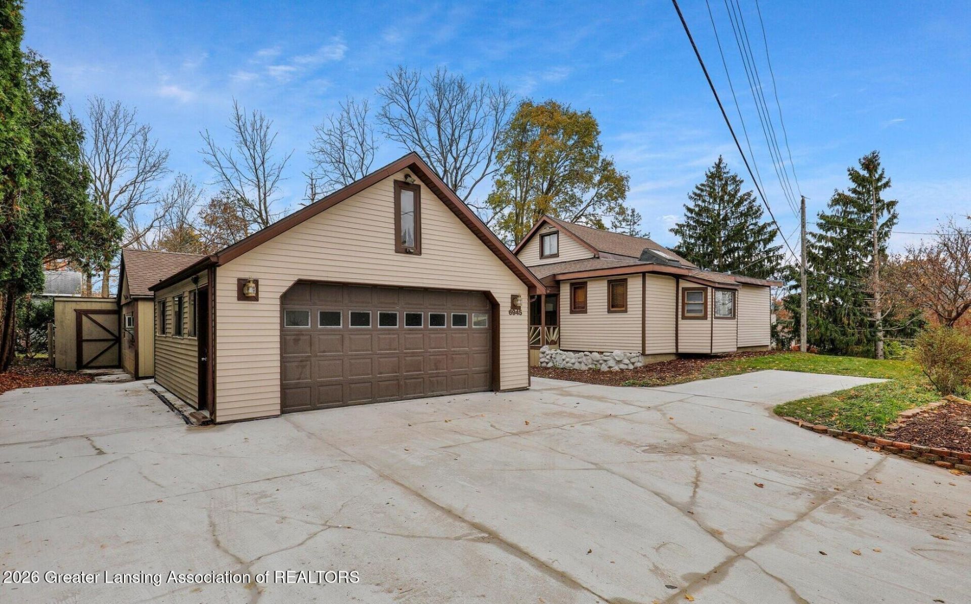 6945 Delta River Drive, Lansing, MI 48906 Main Photo
