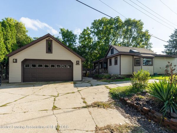 6945 Delta River Drive, Lansing, MI 48906