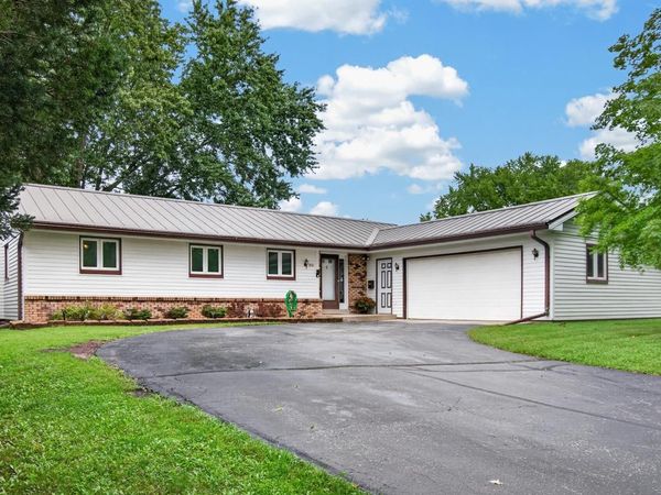 650 Meadow LANE, Burlington, WI 53105