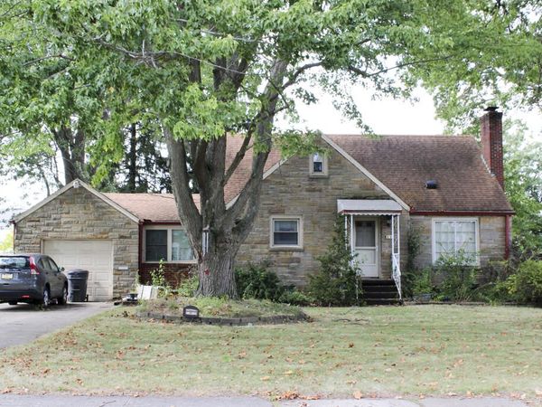 11 W Maxwell Dr, Shelby, OH 44875
