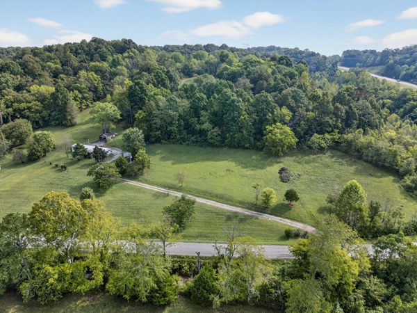 3890 Robinson Rd , Thompsons Station, TN 37179