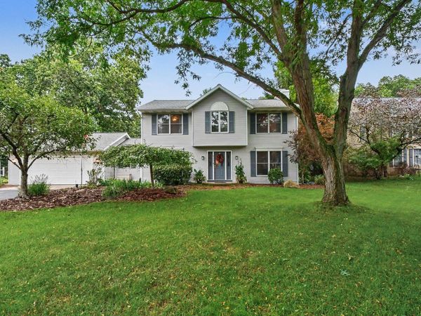 3055 Riverwoods Drive NE, Rockford, MI 49341