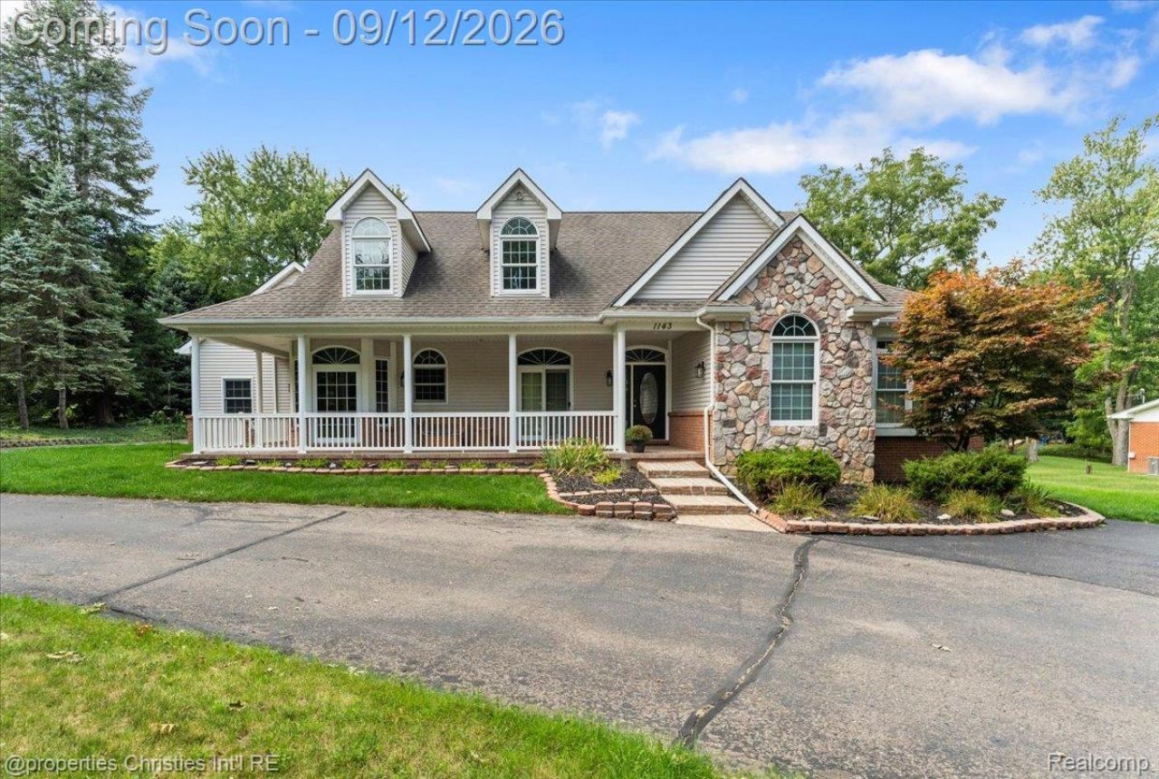 1143 Brewster Road, Rochester Hills, Mi 48306 Main Photo