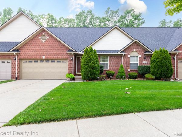 20742 Doves Pointe Drive , Brownstown Township, Mi 48174
