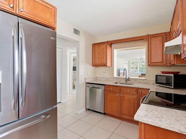 2825 SW 22nd Avenue, Unit 201, Delray Beach, FL 33445