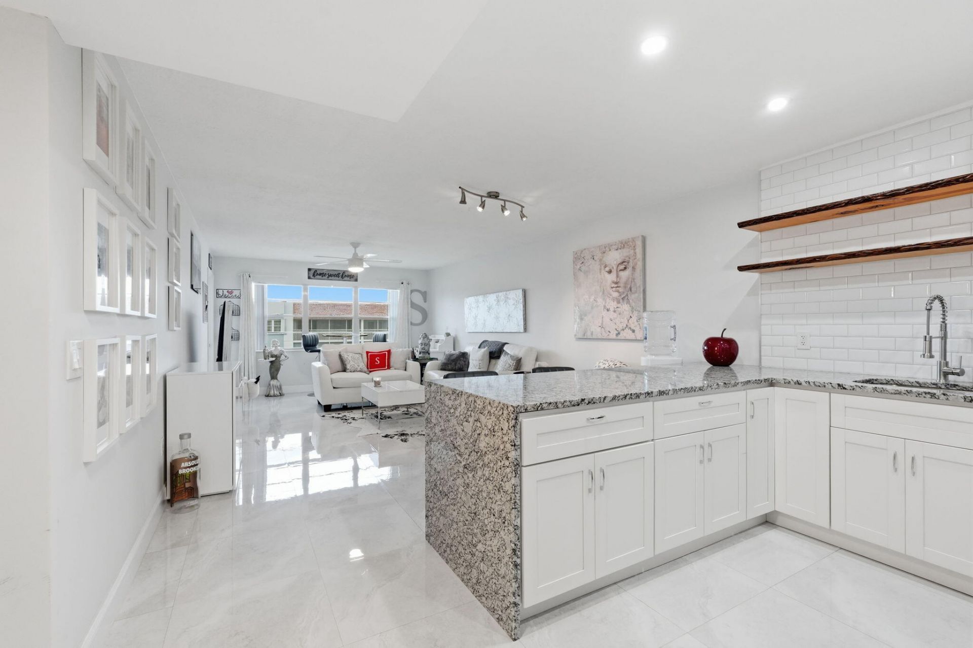 1516 S Lakeside Drive, Unit 408, Lake Worth Beach, FL 33460 Photo