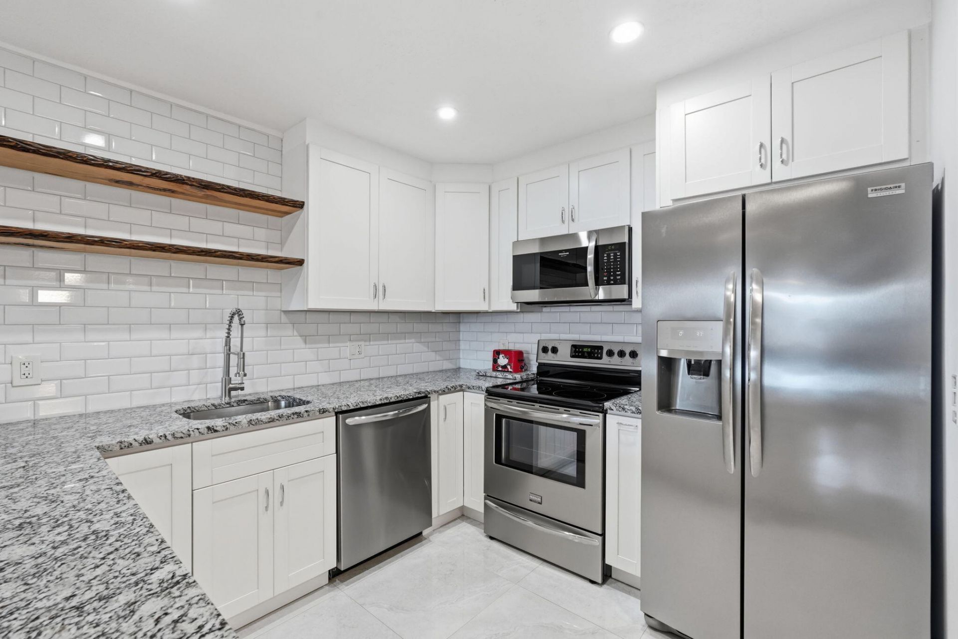 1516 S Lakeside Drive, Unit 408, Lake Worth Beach, FL 33460 Photo