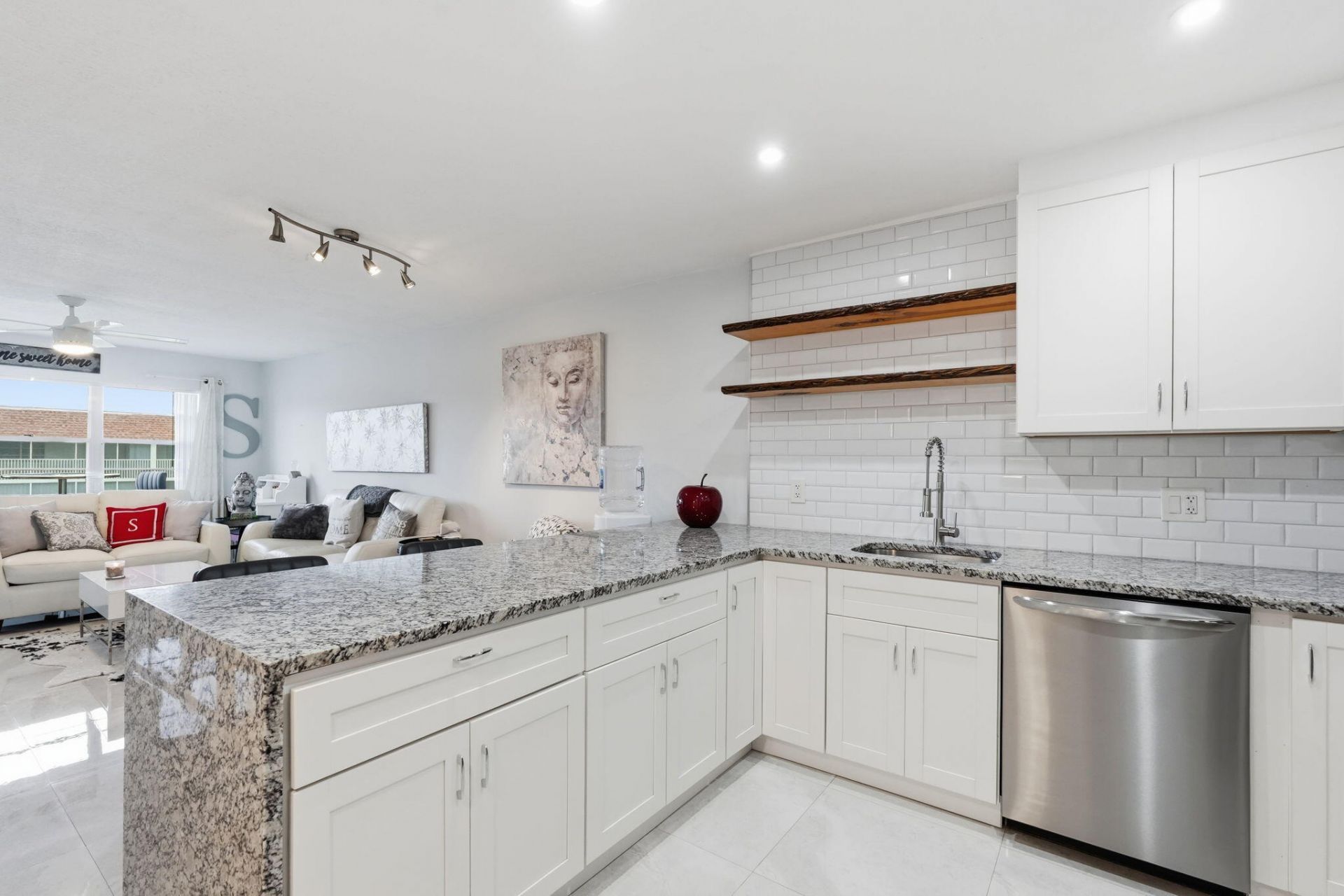 1516 S Lakeside Drive, Unit 408, Lake Worth Beach, FL 33460 Photo