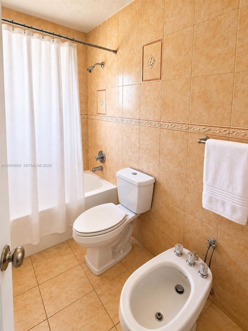 8010 NW 186th Ter, Hialeah, FL 33015 Photo