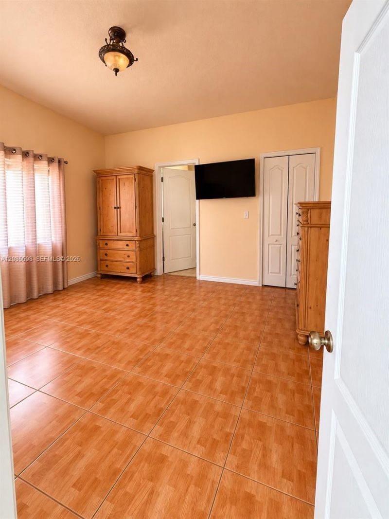 8010 NW 186th Ter, Hialeah, FL 33015 Photo