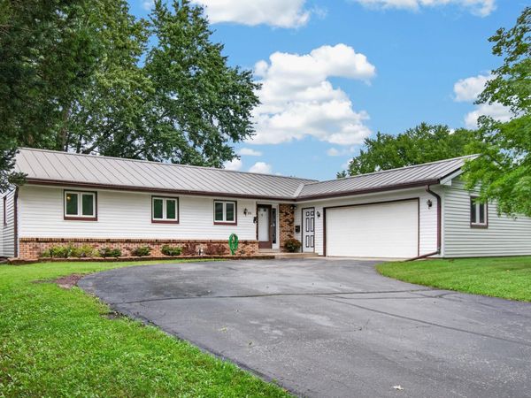 650 Meadow Ln, Burlington, WI 53105