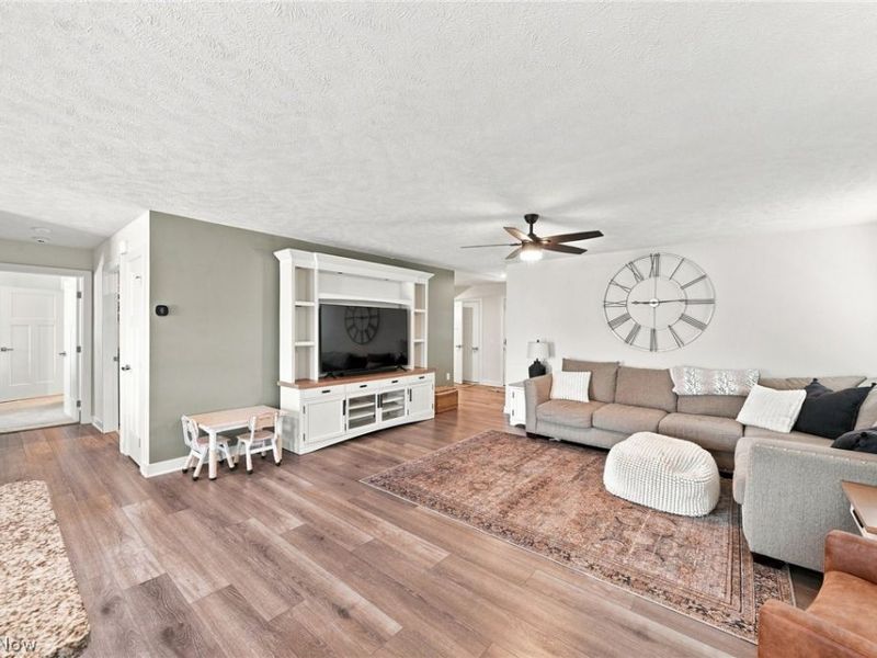 1018 Sunrise Way, Akron, OH 44312 Photo 4