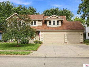 1220 N 164th Street, Omaha, NE 68118