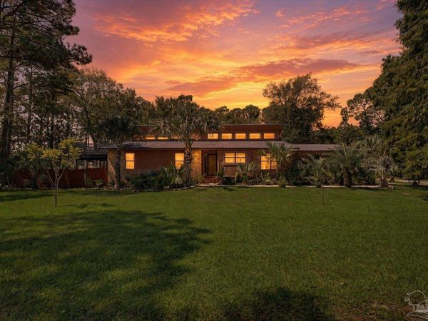5523 North Shore Rd, Pensacola, FL 32507
