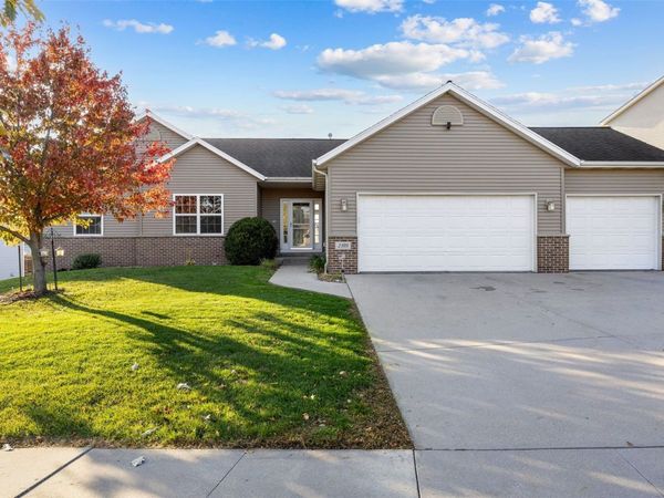 2303 Radcliffe Drive SW, Cedar Rapids, IA 52404