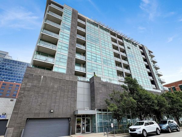 225 S Sangamon Street, Unit 306, Chicago, IL 60607