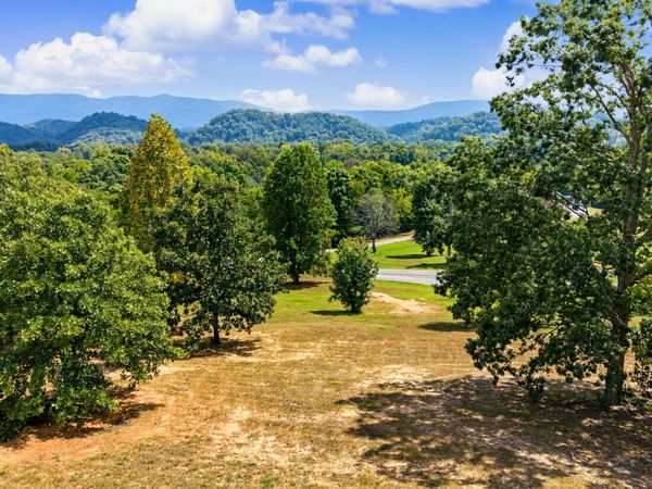6051 Lindrick Lane, Maryville, TN 37801