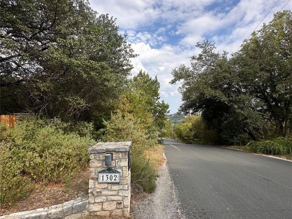 1302 Ridgecrest DR, Austin, TX 78746