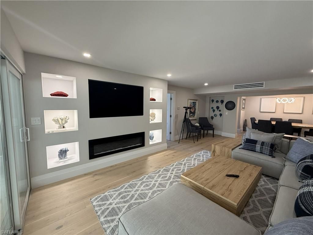 3410 Gulf Shore Blvd N, Unit 403, Naples, FL 34103 Photo