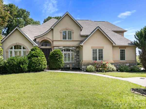 7 Round Robin Lane , Mills River, NC 28759