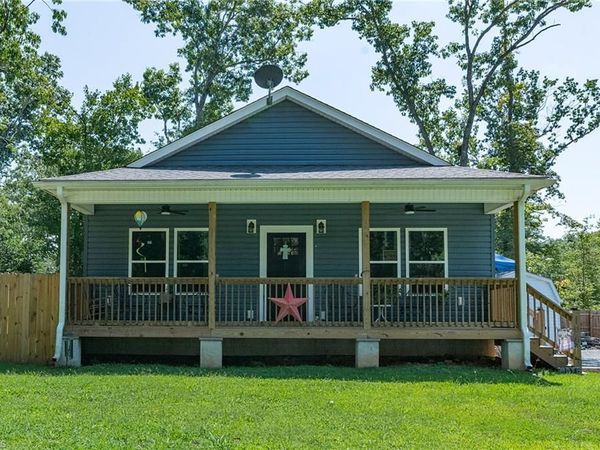 196 8th Avenue, New London, NC 28127