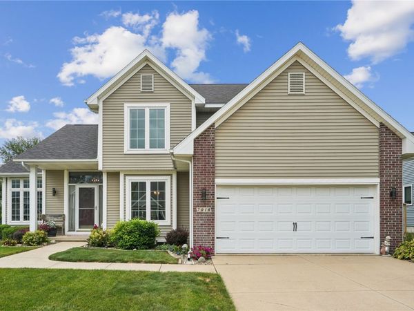 7018 Prairie Heights Drive SW, Cedar Rapids, IA 52404