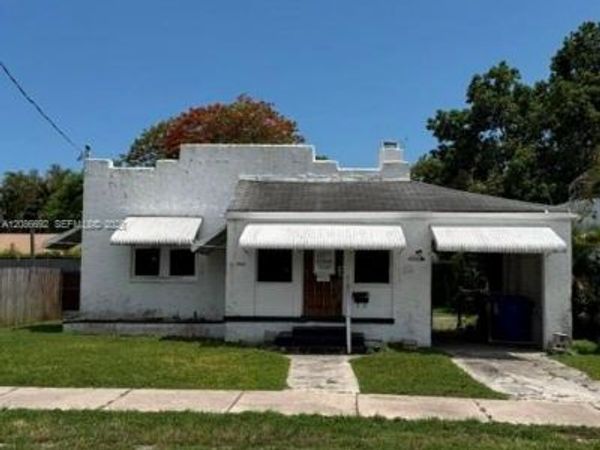 3322 SW 9th St , Miami, FL 33135