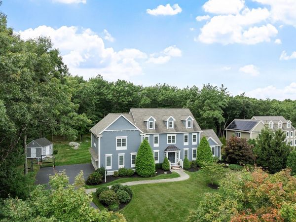 48 Robinson Dr, Bedford, MA 01730