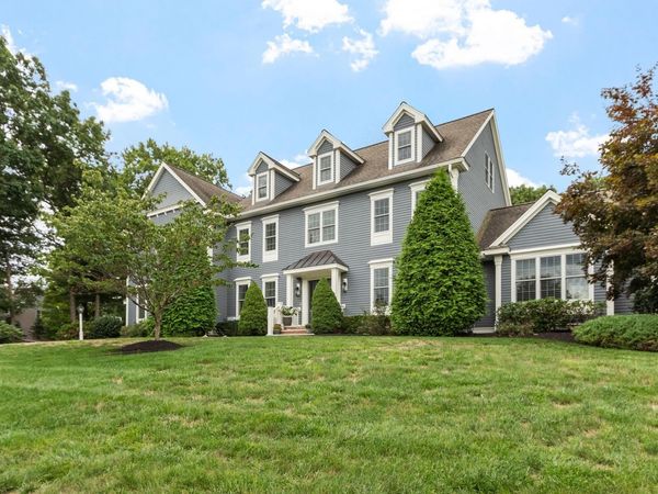 48 Robinson Dr, Bedford, MA 01730