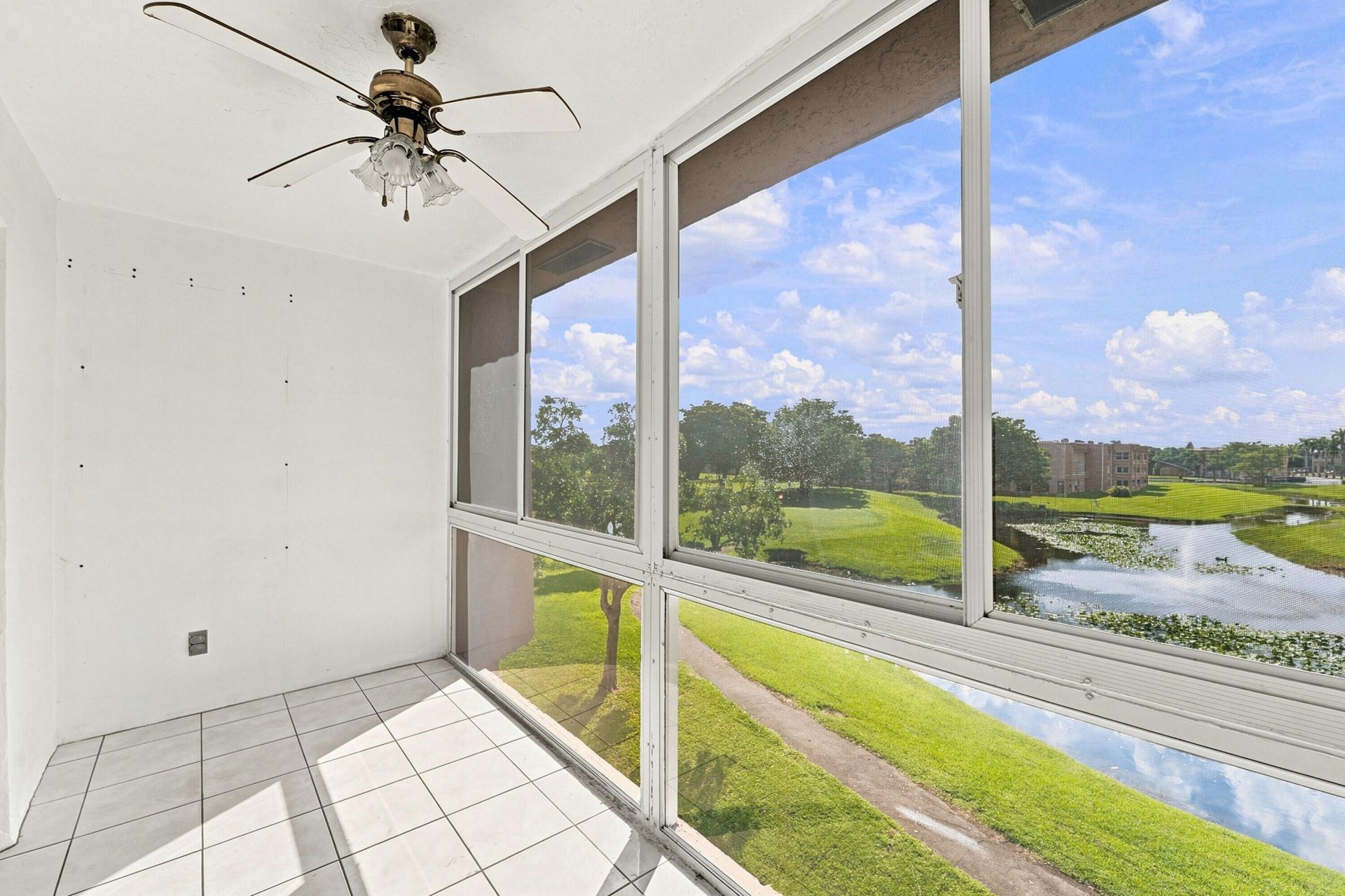 9841 Sunrise Lakes Boulevard, Unit 310, Sunrise, FL 33322 Photo