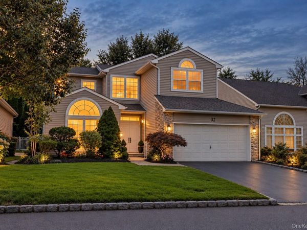 32 Hamlet Drive , Hauppauge, NY 11788