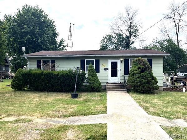 310 W Olive Street , Vandalia, MO 63382