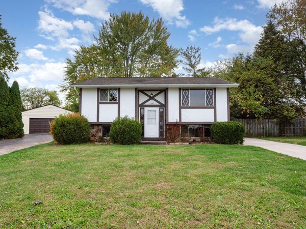 1687 Brookfield Square S, Columbus, OH 43229