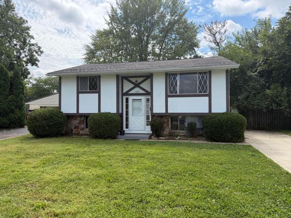 1687 Brookfield Square S, Columbus, OH 43229