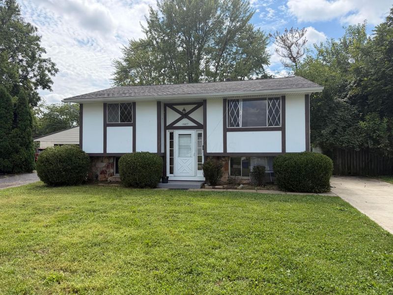 1687 Brookfield Square S, Columbus, OH 43229 Photo 1