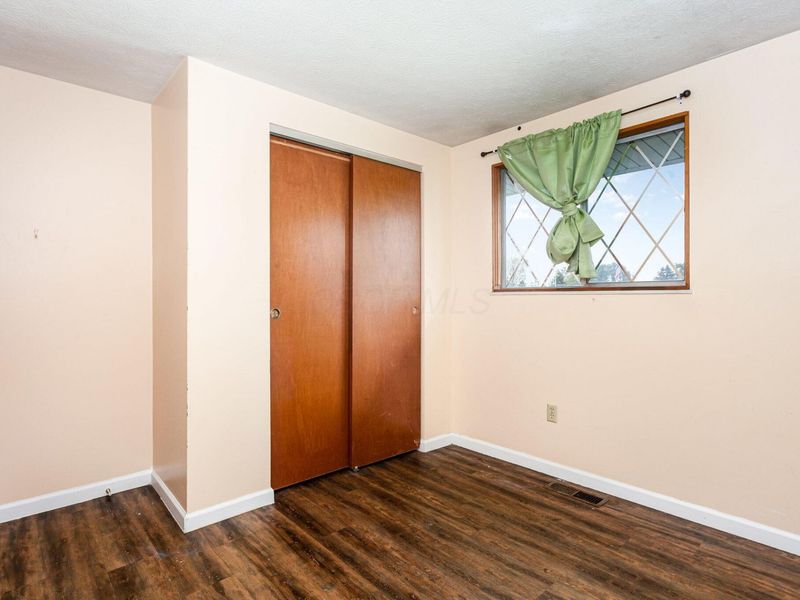 1687 Brookfield Square S, Columbus, OH 43229 Photo 11