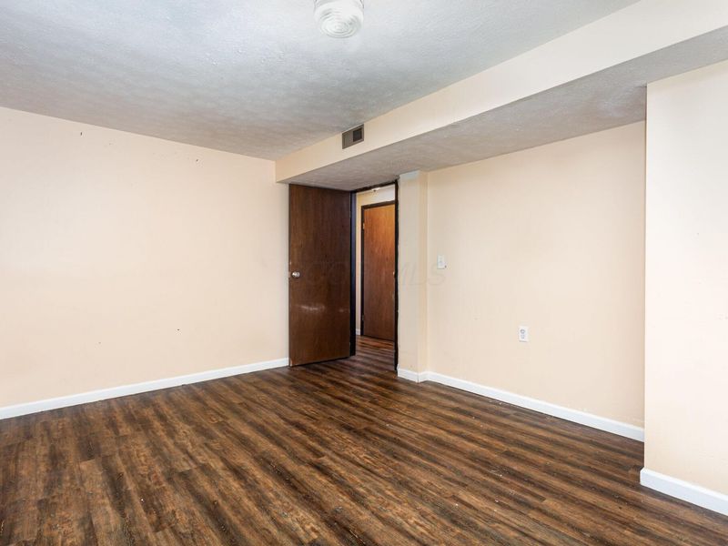 1687 Brookfield Square S, Columbus, OH 43229 Photo 15