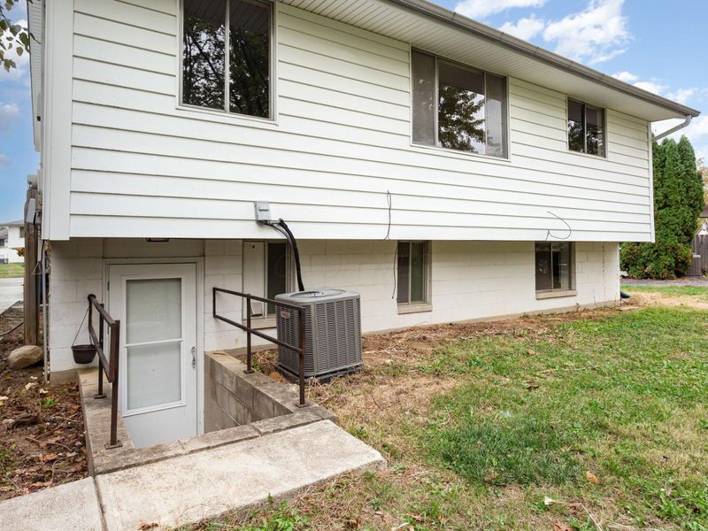 1687 Brookfield Square S, Columbus, OH 43229 Photo 22