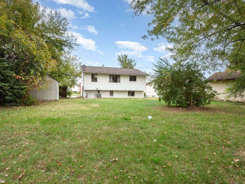 1687 Brookfield Square S, Columbus, OH 43229 Photo 23