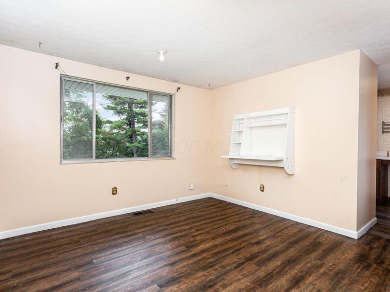 1687 Brookfield Square S, Columbus, OH 43229 Photo 6