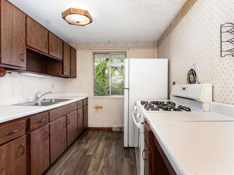 1687 Brookfield Square S, Columbus, OH 43229 Photo 7