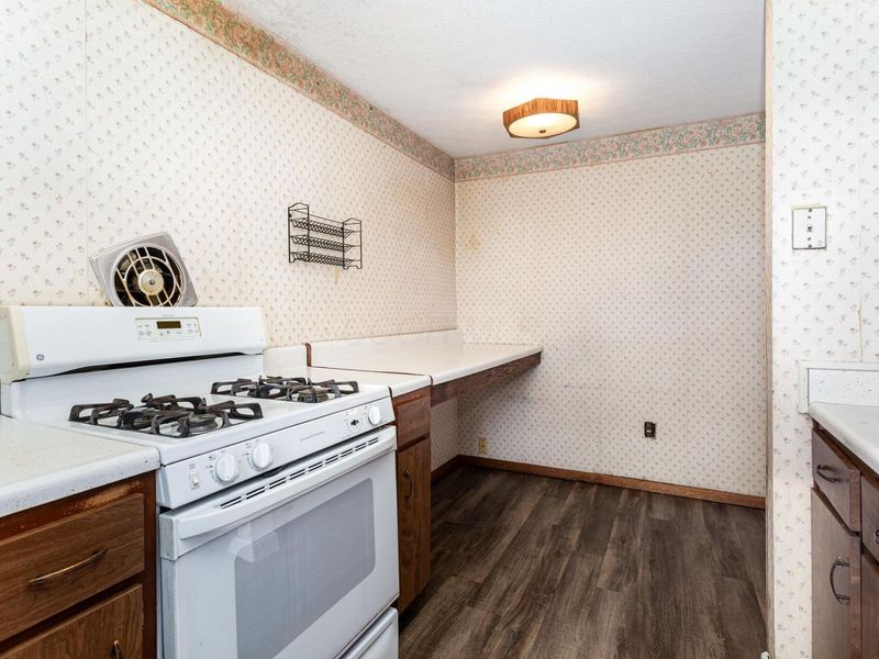 1687 Brookfield Square S, Columbus, OH 43229 Photo 8