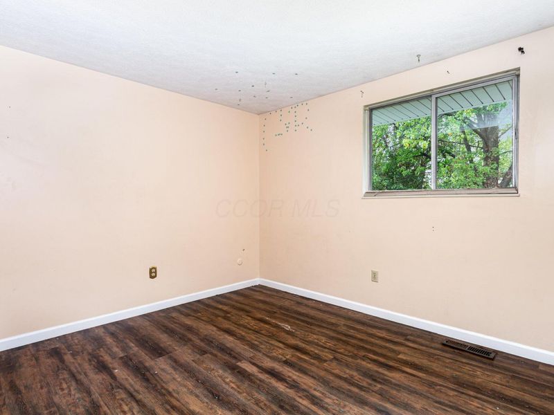 1687 Brookfield Square S, Columbus, OH 43229 Photo 9