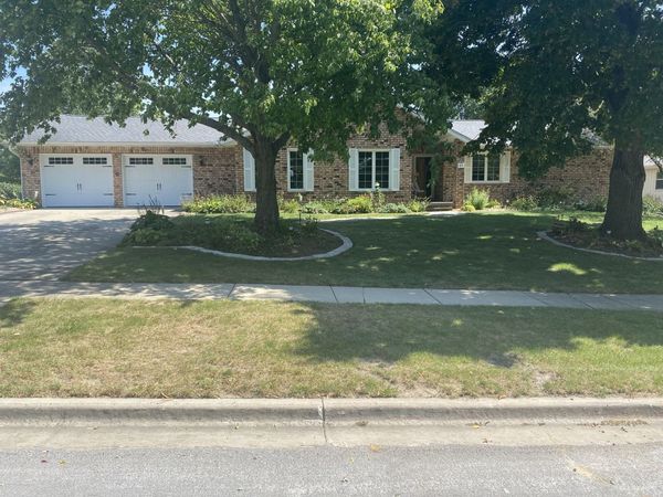 17 Pendleton Way , Bloomington, IL 61704