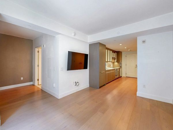 100 Lovejoy Wharf, Unit 5Q, Boston, MA 02114