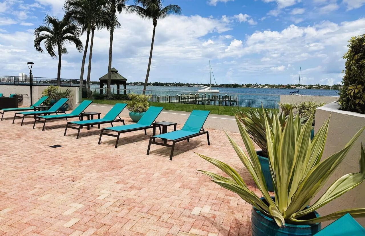 5200 N Flagler Drive, Unit 2102, West Palm Beach, FL 33407 Photo