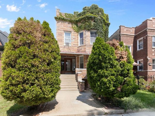 4018 W Oakdale Avenue, Chicago, IL 60641