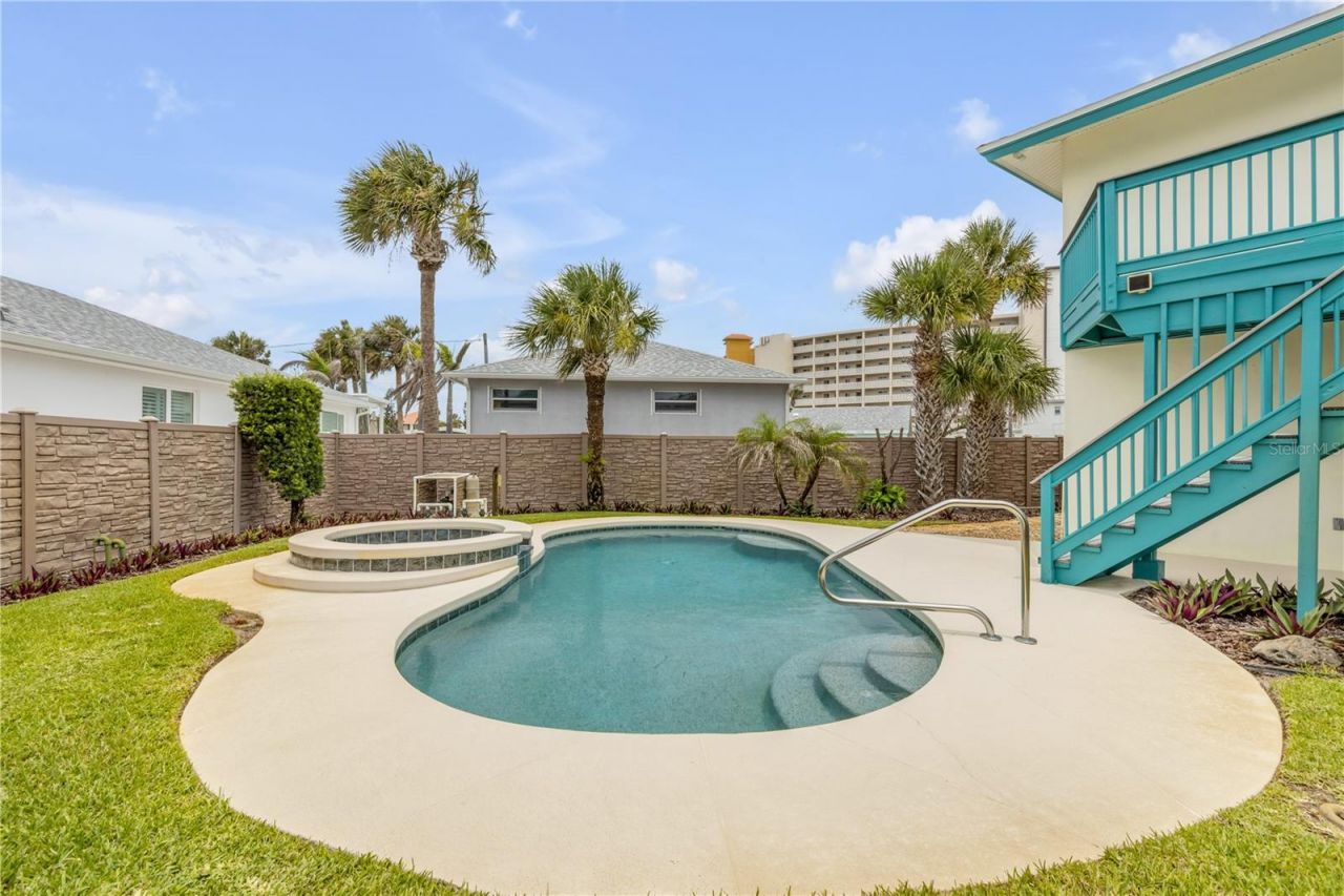 320 Due East Street, New Smyrna Beach, FL 32169 Photo