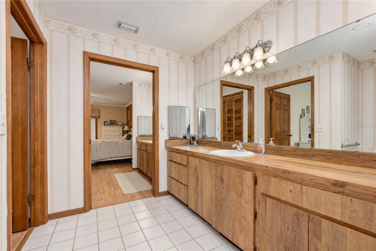 659 Timber Pond Drive, Brandon, FL 33510 Photo